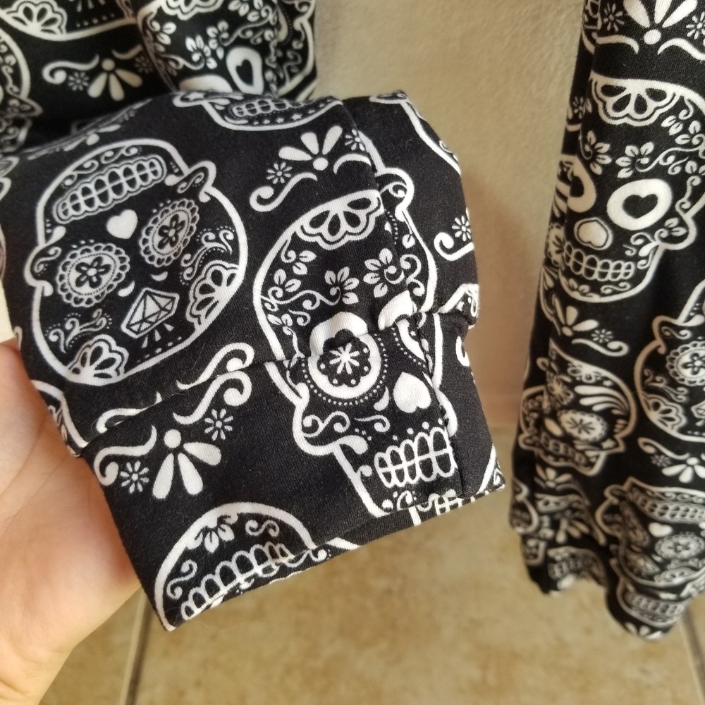 Shosho Bodysuit Pajamas Womens Medium Black White Halloween Sugar Skulls Comfy - Picture 5 of 7